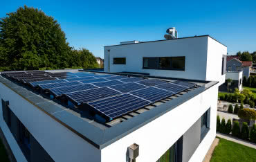 Zarządzanie obciążeniem na dachu płaskim. Techniczne zasady bezpiecznego montażu fotowoltaiki 